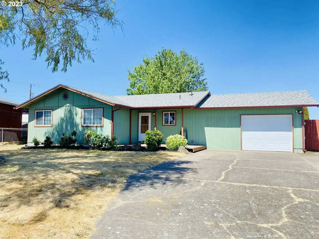 745 Gaileen Way Harrisburg OR 97446