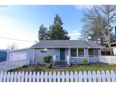 1746 Nw Patricia Street Roseburg OR 97471