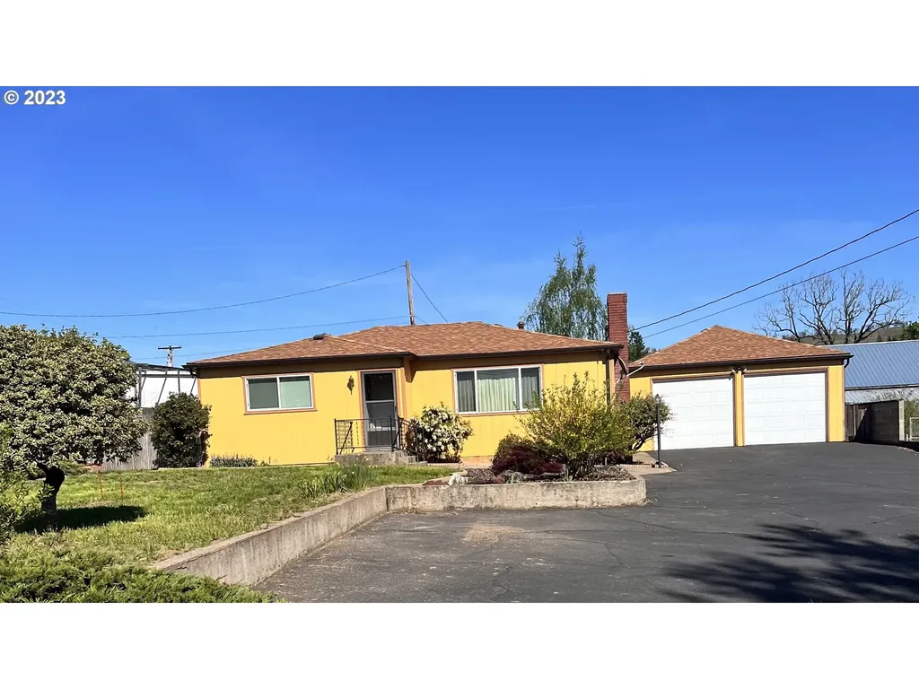 139 NE Garrecht Street Roseburg OR 97470