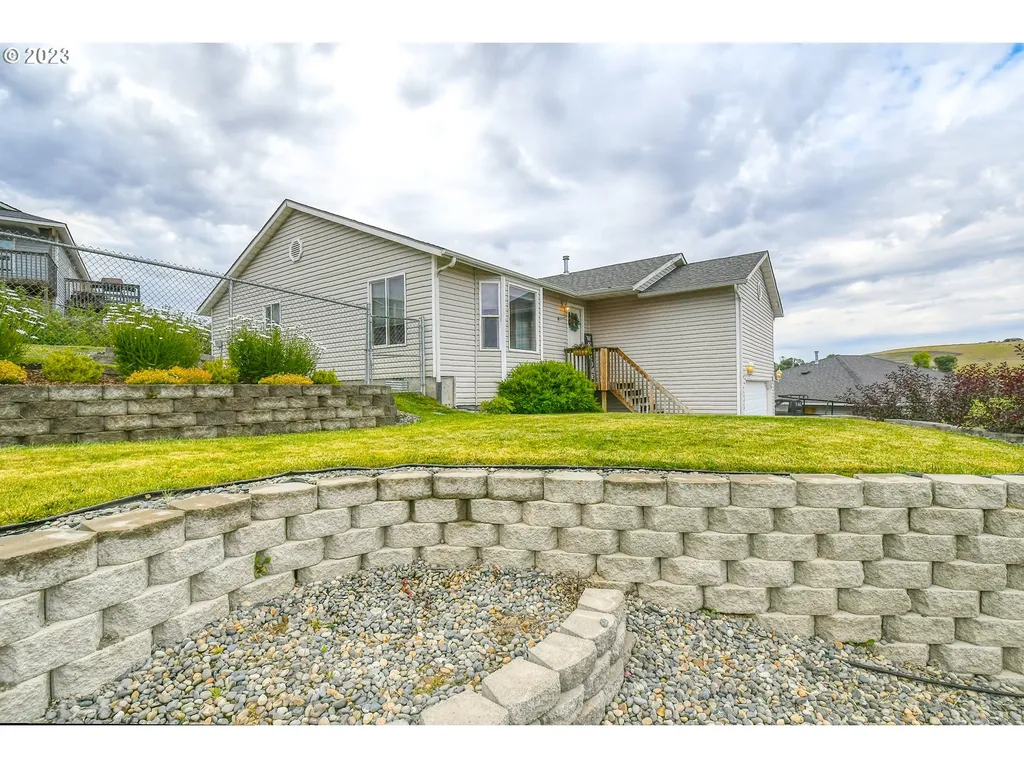 1316 Sw 12th Court Pendleton OR 97801