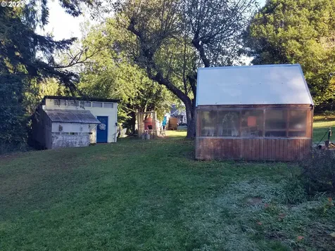 877 N Birch Street Coquille OR 97423