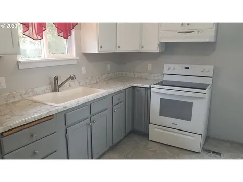 877 N Birch Street Coquille OR 97423