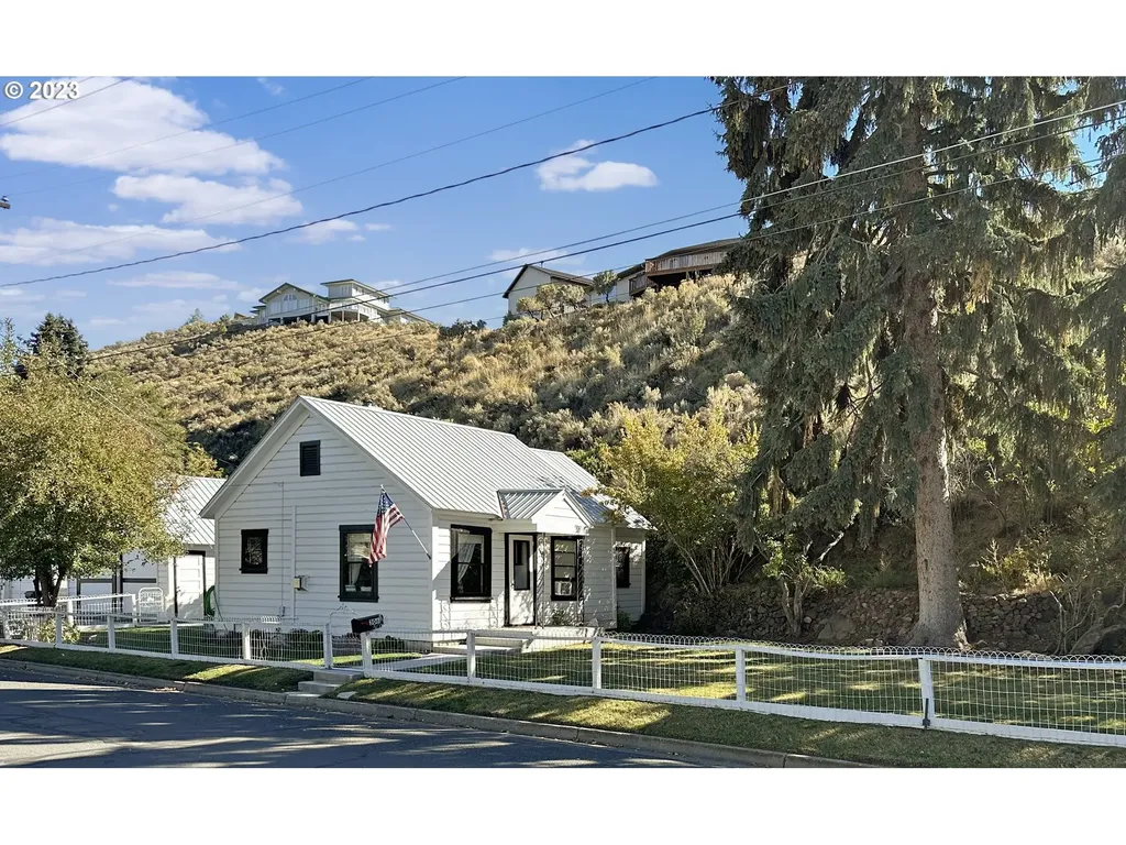 306 Spring Garden Avenue Baker City OR 97814