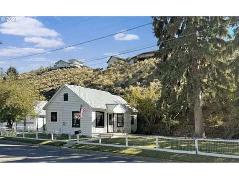 306 Spring Garden Avenue Baker City OR 97814