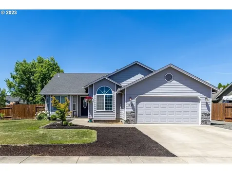 1065 N 1st Street Creswell OR 97426