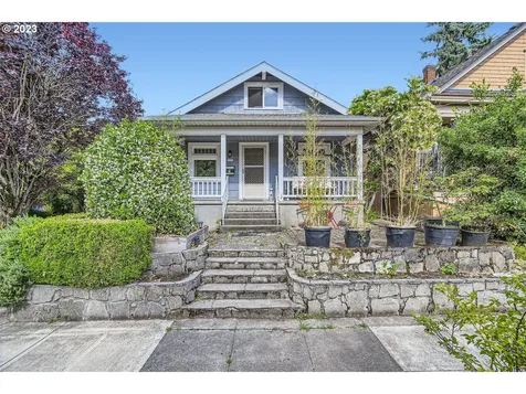 3702 Se 10th Avenue Portland OR 97202
