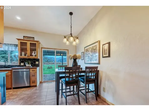 7346 Thurston Road Springfield OR 97478