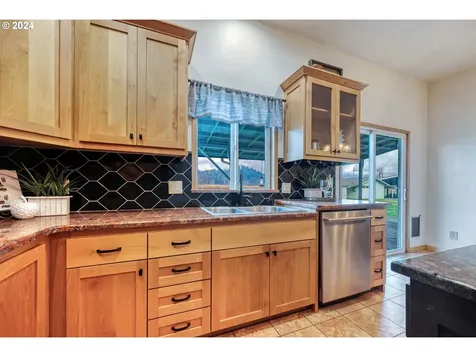 7346 Thurston Road Springfield OR 97478