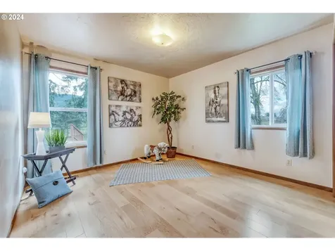 7346 Thurston Road Springfield OR 97478