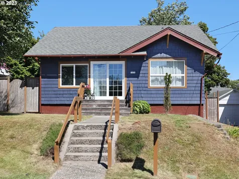1426 8th Street Astoria OR 97103