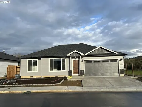 168 Elkton Street Sutherlin OR 97479