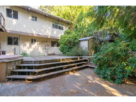 2302 Ne 35th Street Lincoln City OR 97367