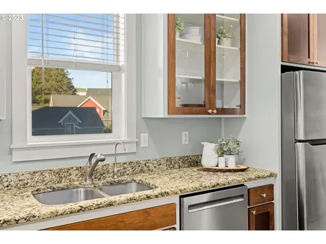 2798 Sw Anchor Avenue Lincoln City OR 97367