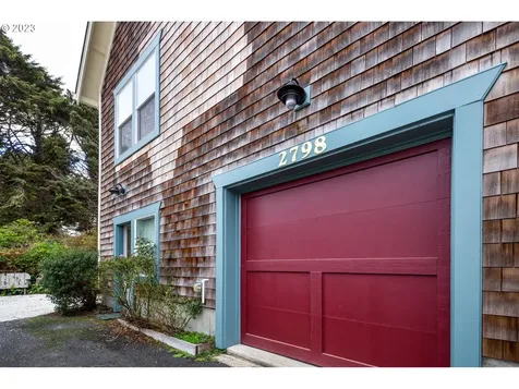 2798 Sw Anchor Avenue Lincoln City OR 97367