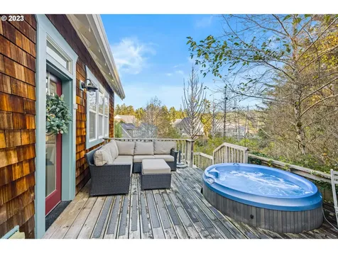 2798 Sw Anchor Avenue Lincoln City OR 97367
