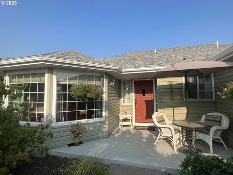 2194 Camellia Way Woodburn OR 97071