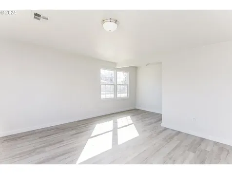 70 Nw Civil Bend Avenue Winston OR 97496