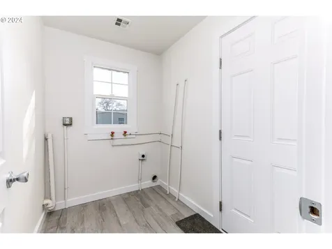 70 Nw Civil Bend Avenue Winston OR 97496