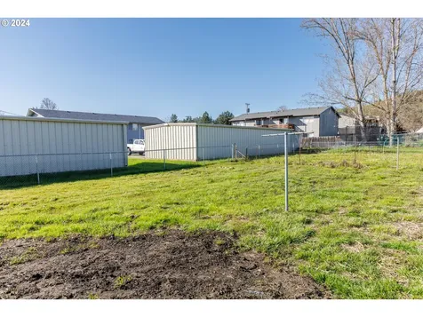 70 Nw Civil Bend Avenue Winston OR 97496
