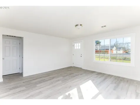 70 Nw Civil Bend Avenue Winston OR 97496