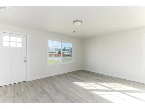 70 Nw Civil Bend Avenue Winston OR 97496