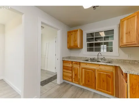 70 Nw Civil Bend Avenue Winston OR 97496