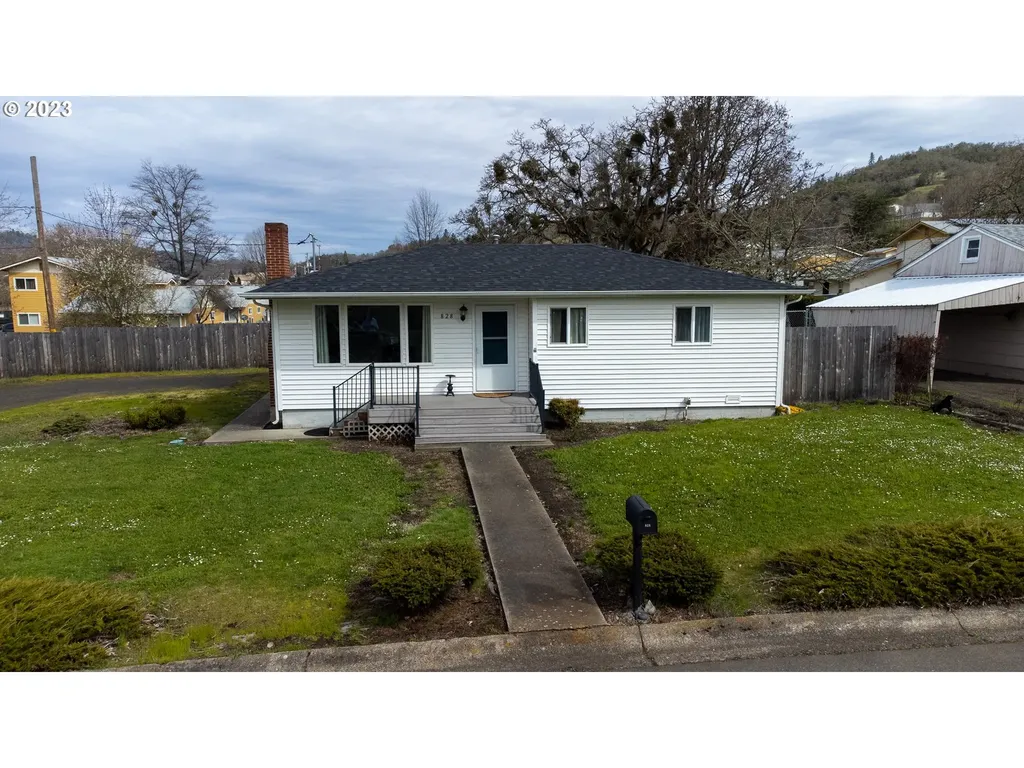 828 NE Church Avenue Roseburg OR 97470