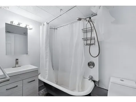 2817 NE Weidler Street Portland OR 97232