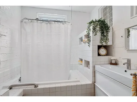 2817 NE Weidler Street Portland OR 97232