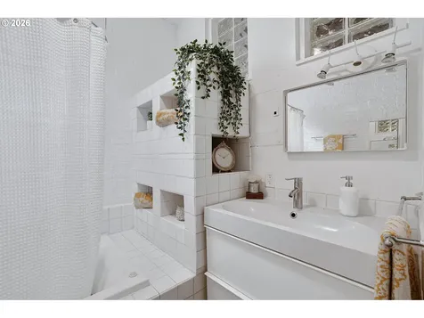 2817 NE Weidler Street Portland OR 97232