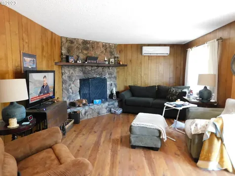 1968 View Street Myrtle Point OR 97458