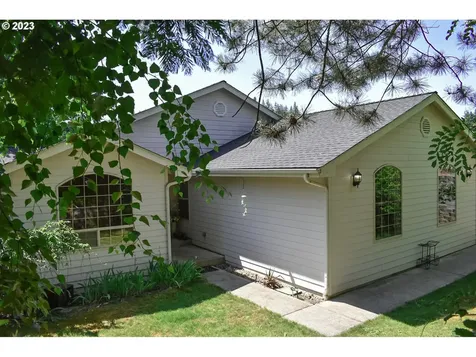 1376 Cedar Ridge Court Roseburg OR 97471