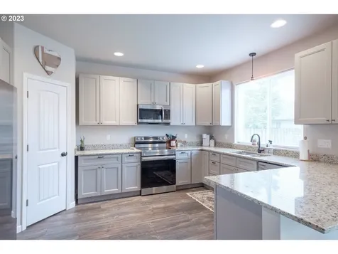 2364 Mountain River Drive Lebanon OR 97355