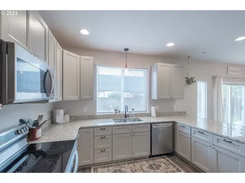 2364 Mountain River Drive Lebanon OR 97355