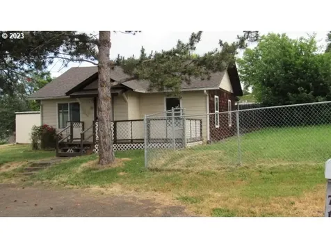 712 Meadow Avenue Roseburg OR 97470