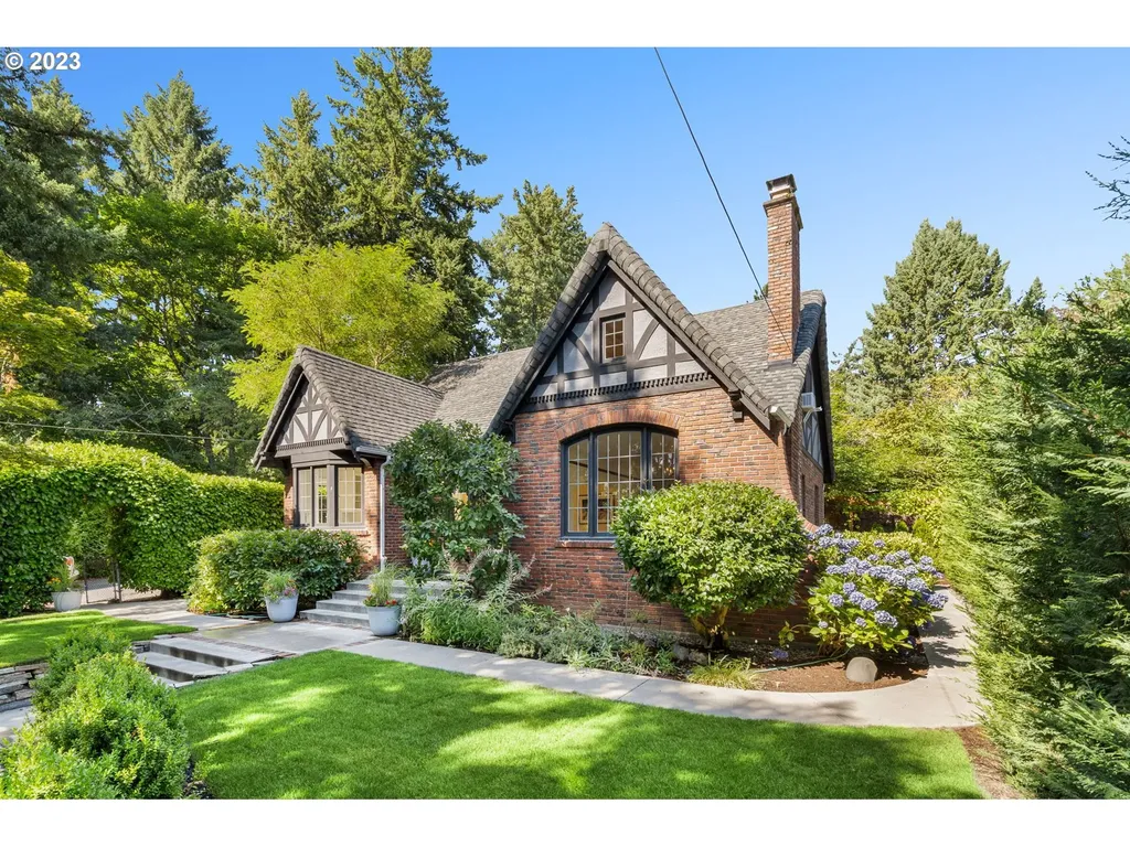 8471 Sw 37th Avenue Portland OR 97219