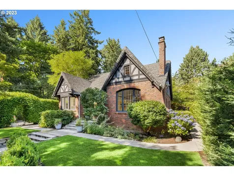 8471 Sw 37th Avenue Portland OR 97219