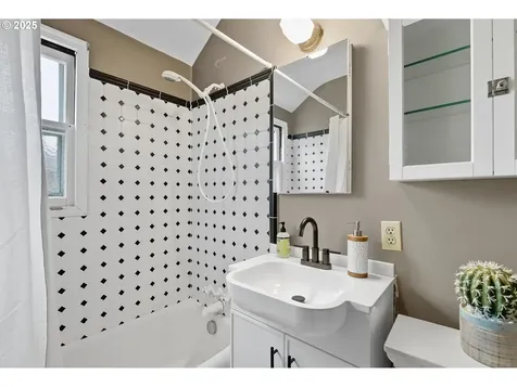 4309 NE 114th Avenue Portland OR 97220