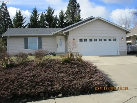 370 Sunnyside Drive Winston OR 97496