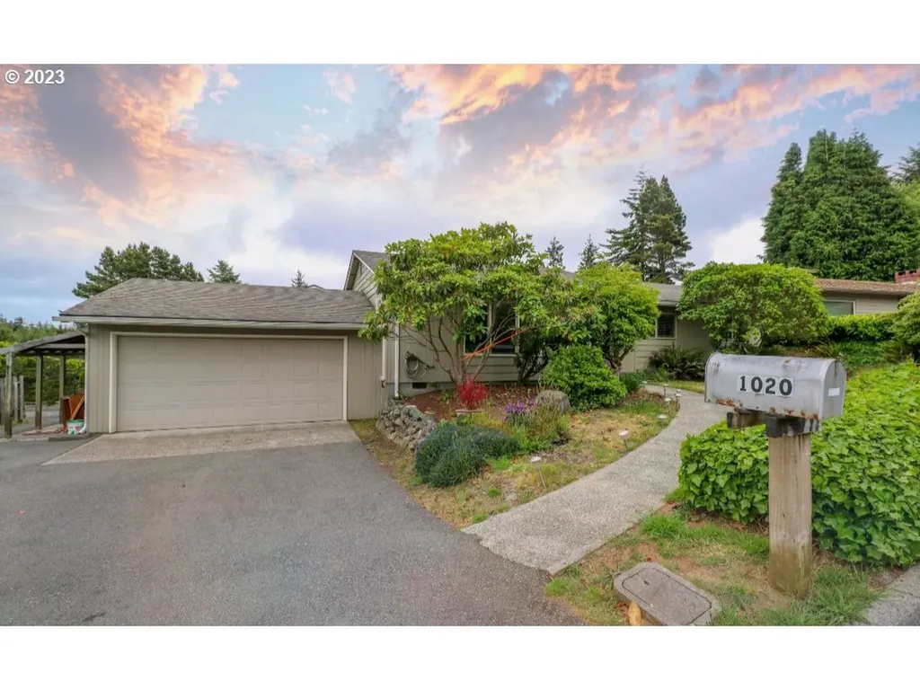 1020 Oakway Drive Coos Bay OR 97420