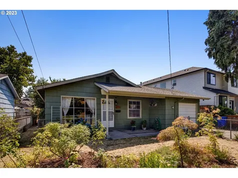 7906 Se Reedway Street Portland OR 97206