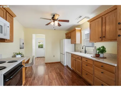 527 Hart Avenue Molalla OR 97038