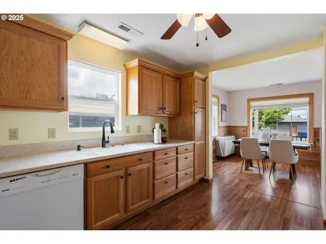 527 Hart Avenue Molalla OR 97038