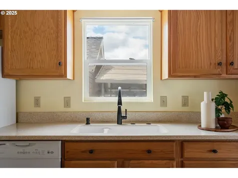 527 Hart Avenue Molalla OR 97038