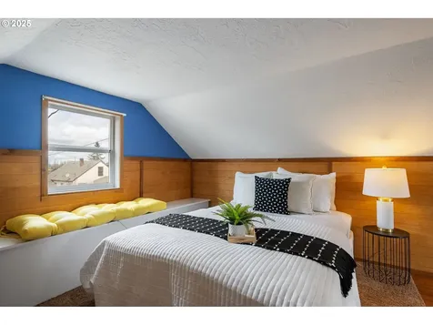 527 Hart Avenue Molalla OR 97038