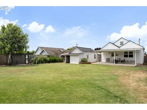 527 Hart Avenue Molalla OR 97038