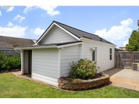 527 Hart Avenue Molalla OR 97038