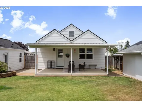 527 Hart Avenue Molalla OR 97038