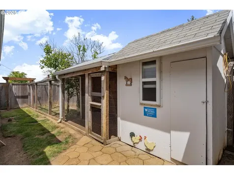 527 Hart Avenue Molalla OR 97038