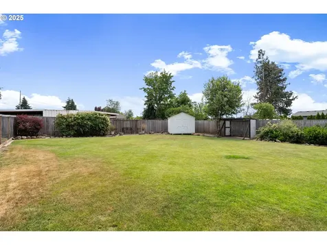 527 Hart Avenue Molalla OR 97038